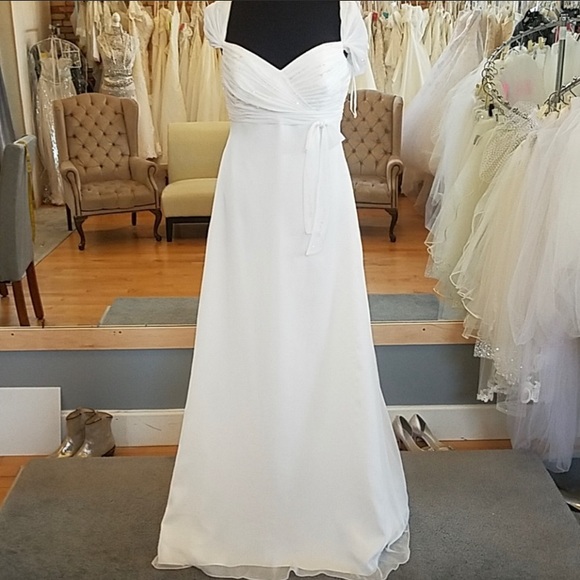 Sheath cap sleeve bridal gown - Picture 2 of 4